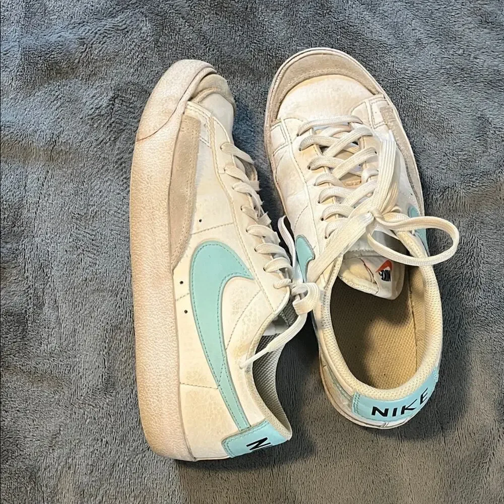 Nike Women's White and Light Blue Sneakers